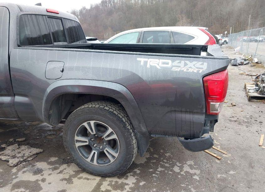 Photo 18 of 2017 Toyota Tacoma TRD SPORT (VIN 5TFSZ5AN0HX099699)