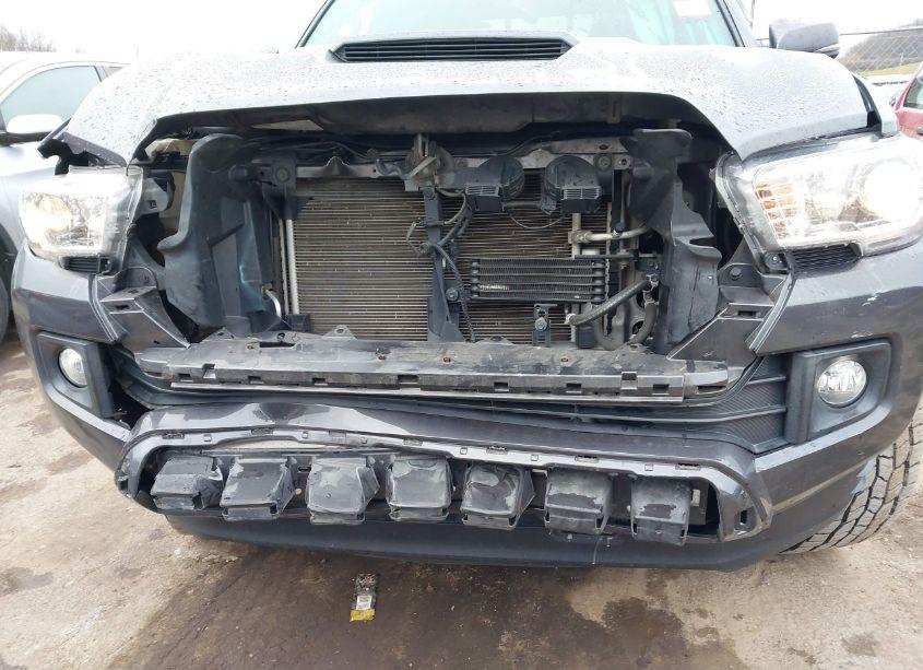 Photo 19 of 2017 Toyota Tacoma TRD SPORT (VIN 5TFSZ5AN0HX099699)