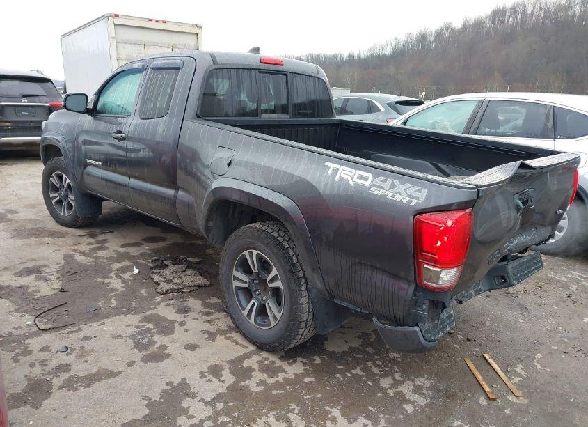 Photo 3 of 2017 Toyota Tacoma TRD SPORT (VIN 5TFSZ5AN0HX099699)