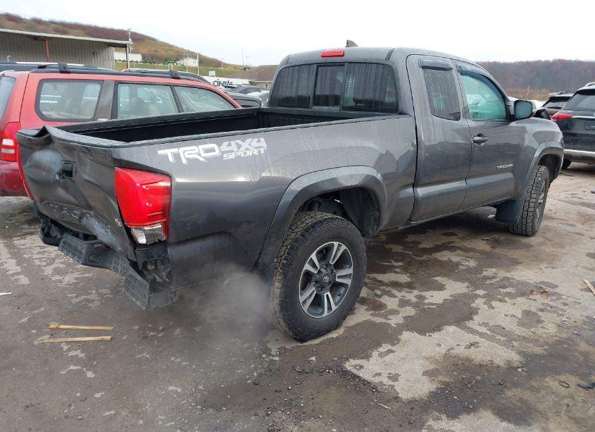 Photo 4 of 2017 Toyota Tacoma TRD SPORT (VIN 5TFSZ5AN0HX099699)