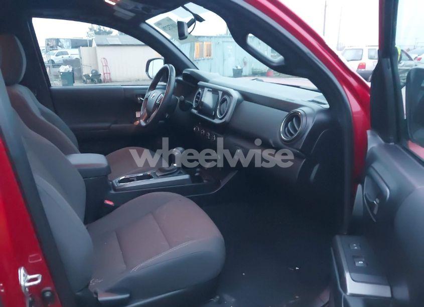 Photo 5 of 2017 Toyota Tacoma TRD OFF ROAD (VIN 5TFSZ5AN0HX121247)