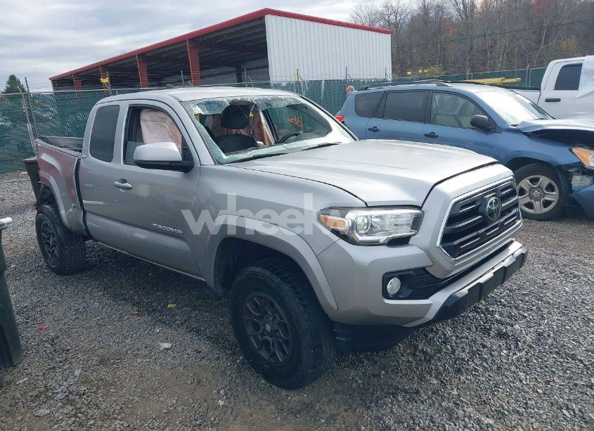 2018 Toyota Tacoma SR5 V6 (VIN 5TFSZ5AN0JX142489) main photo