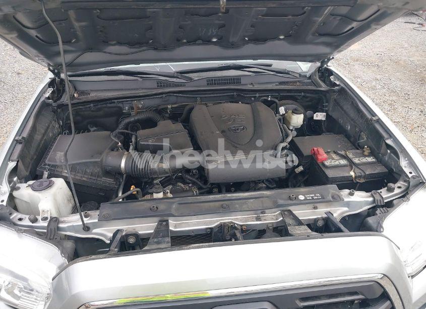 Photo 10 of 2018 Toyota Tacoma SR5 V6 (VIN 5TFSZ5AN0JX142489)