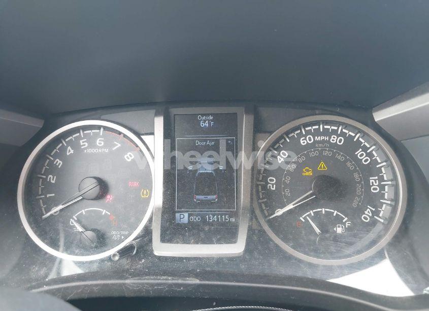 Photo 7 of 2018 Toyota Tacoma SR5 V6 (VIN 5TFSZ5AN0JX142489)