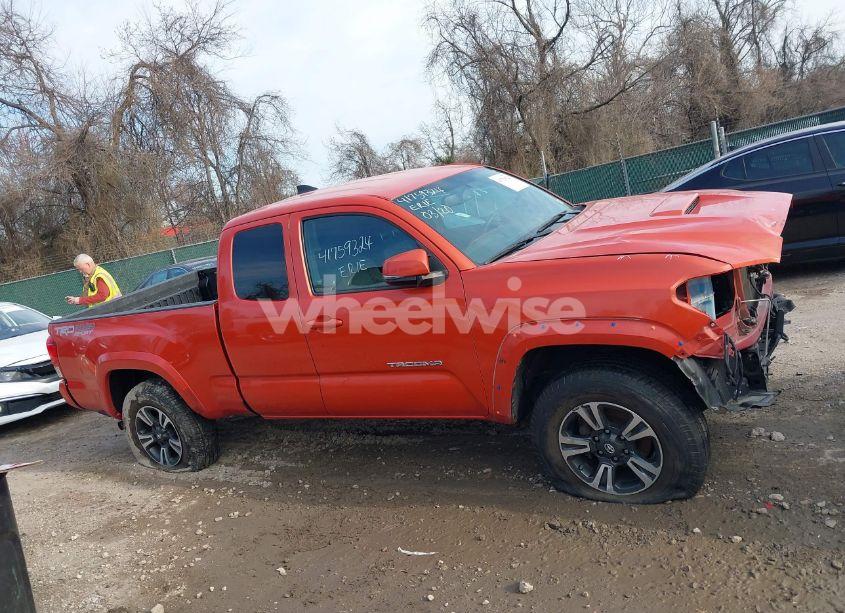 Photo 14 of 2017 Toyota Tacoma TRD SPORT (VIN 5TFSZ5AN1HX082846)