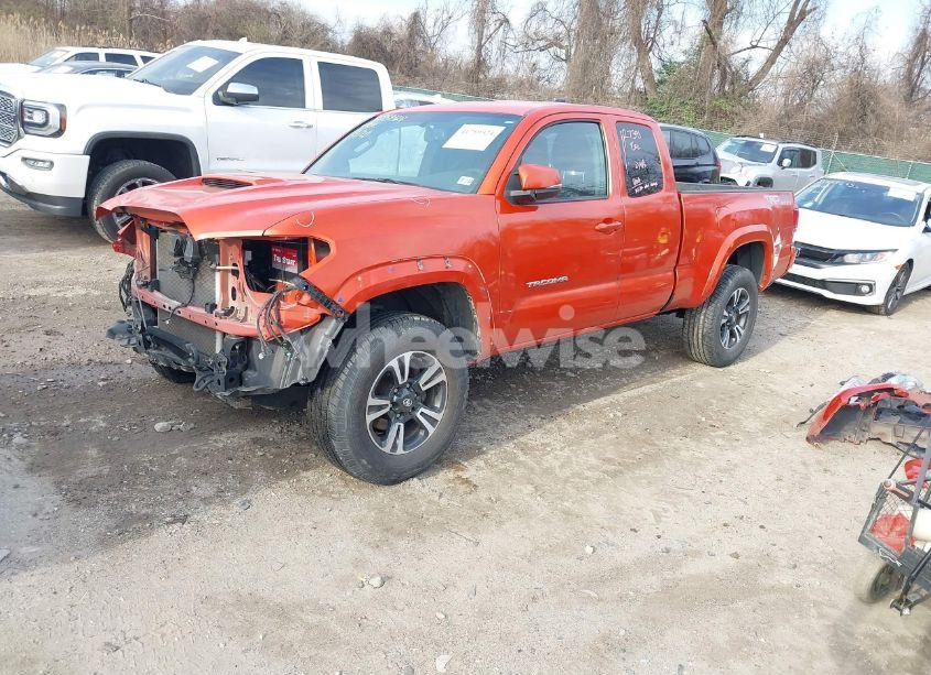 Photo 2 of 2017 Toyota Tacoma TRD SPORT (VIN 5TFSZ5AN1HX082846)