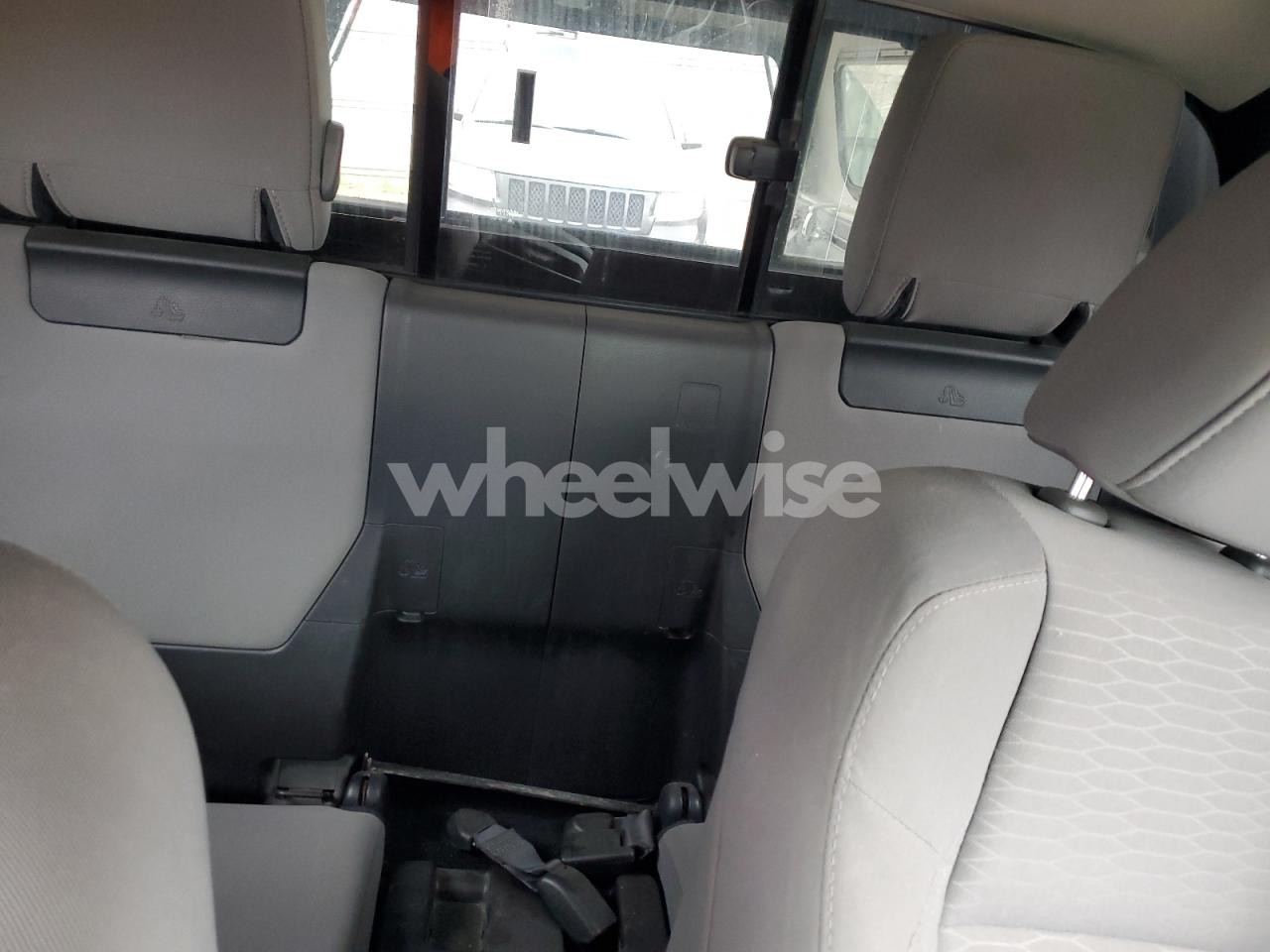 Photo 10 of 2018 TOYOTA TACOMA ACCESS CAB (VIN 5TFSZ5AN1JX133848)