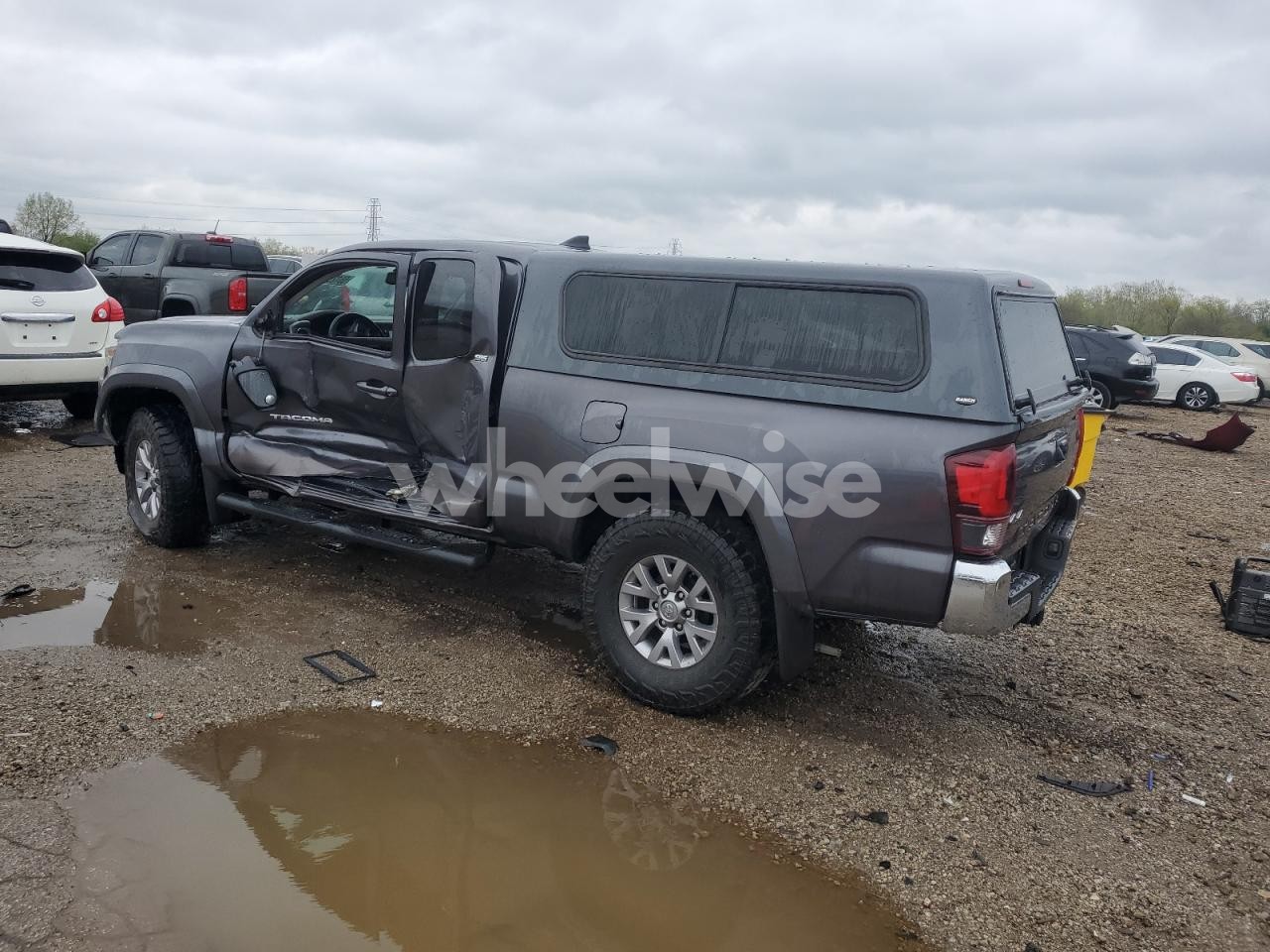 Photo 2 of 2018 TOYOTA TACOMA ACCESS CAB (VIN 5TFSZ5AN1JX133848)