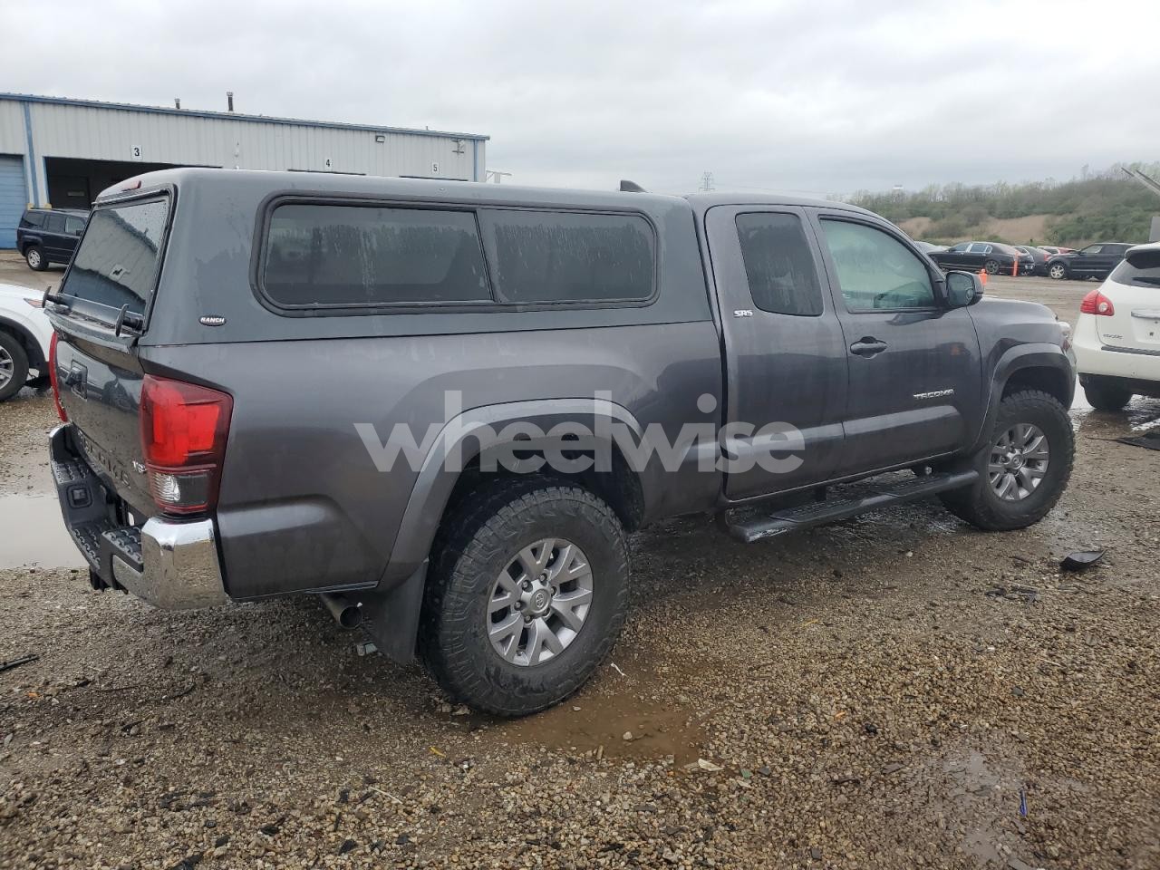 Photo 3 of 2018 TOYOTA TACOMA ACCESS CAB (VIN 5TFSZ5AN1JX133848)