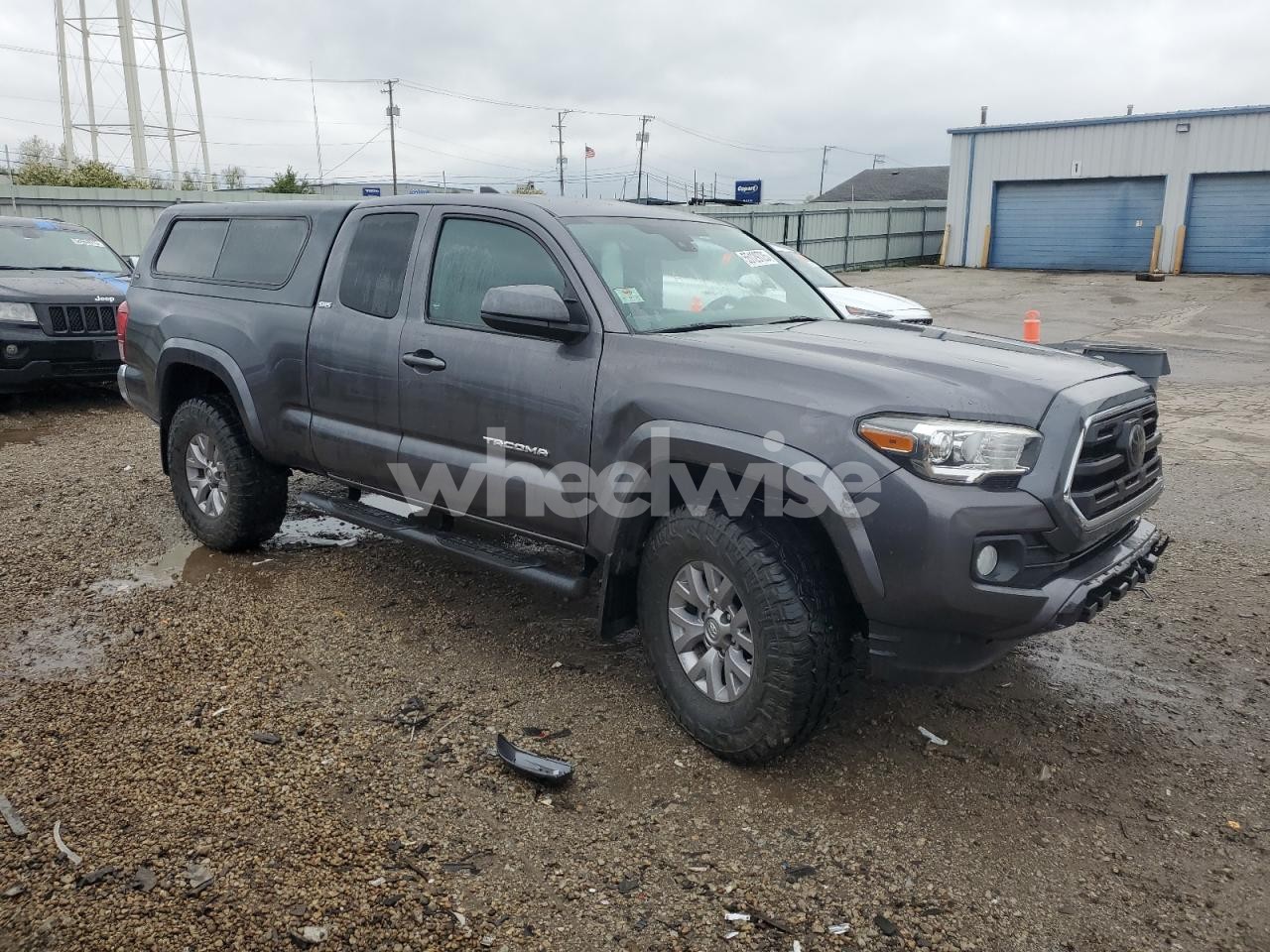 Photo 4 of 2018 TOYOTA TACOMA ACCESS CAB (VIN 5TFSZ5AN1JX133848)