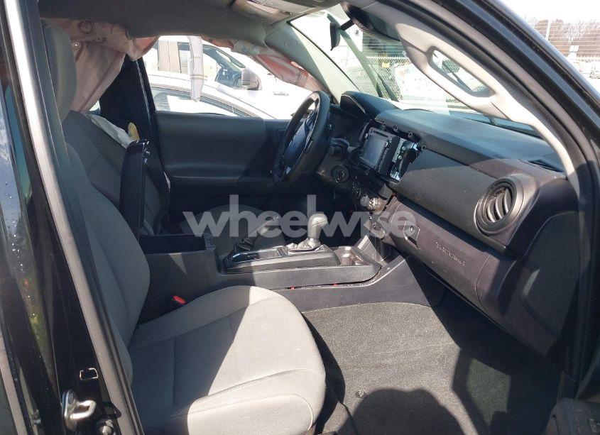 Photo 5 of 2019 Toyota Tacoma SR V6 (VIN 5TFSZ5AN1KX180802)