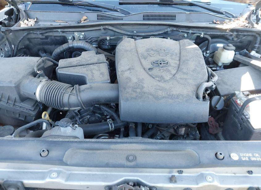 Photo 10 of 2016 Toyota Tacoma SR5 V6 (VIN 5TFSZ5AN2GX004655)