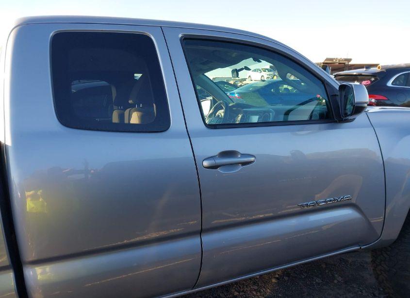 Photo 14 of 2016 Toyota Tacoma SR5 V6 (VIN 5TFSZ5AN2GX004655)