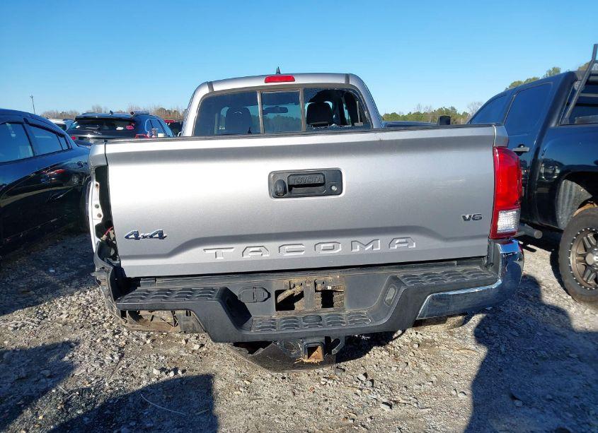 Photo 17 of 2016 Toyota Tacoma SR5 V6 (VIN 5TFSZ5AN2GX004655)