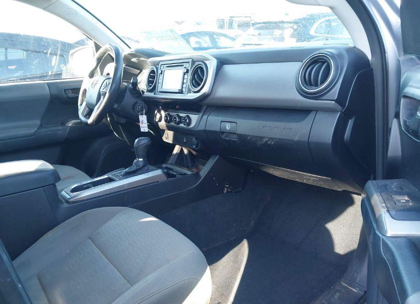 Photo 5 of 2016 Toyota Tacoma SR5 V6 (VIN 5TFSZ5AN2GX004655)