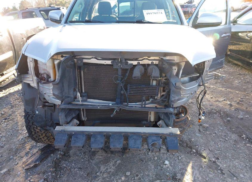 Photo 6 of 2016 Toyota Tacoma SR5 V6 (VIN 5TFSZ5AN2GX004655)