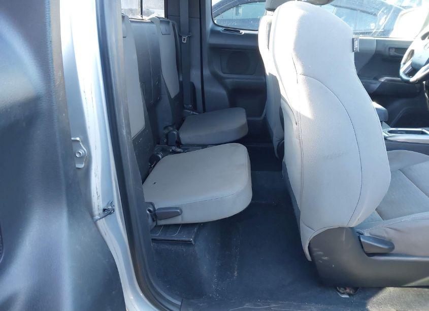Photo 8 of 2016 Toyota Tacoma SR5 V6 (VIN 5TFSZ5AN2GX004655)