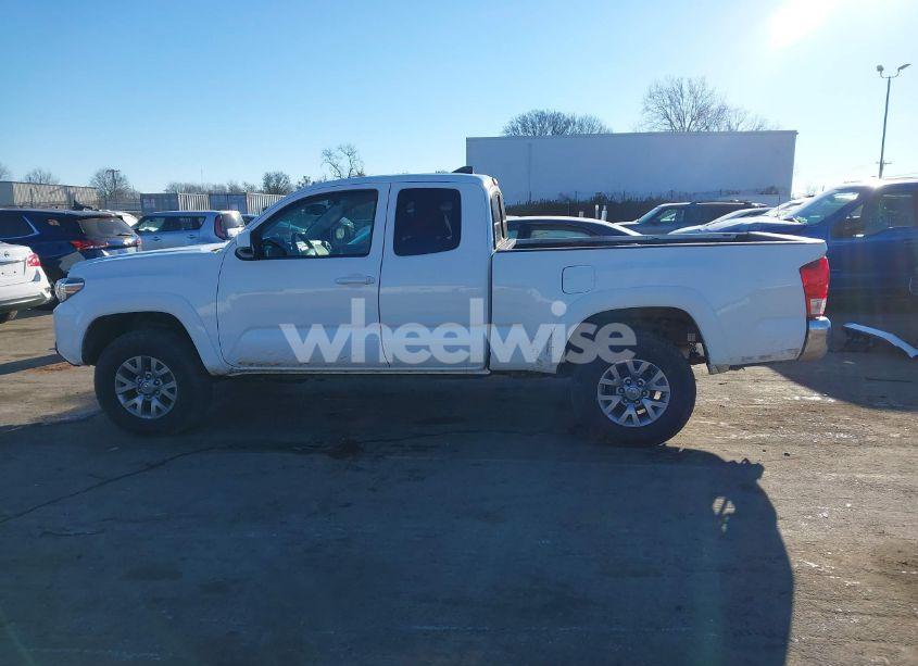 Photo 14 of 2016 Toyota Tacoma SR5 V6 (VIN 5TFSZ5AN2GX023965)