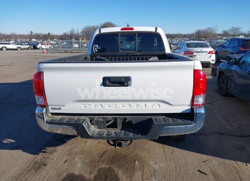 Photo 16 of 2016 Toyota Tacoma SR5 V6 (VIN 5TFSZ5AN2GX023965)