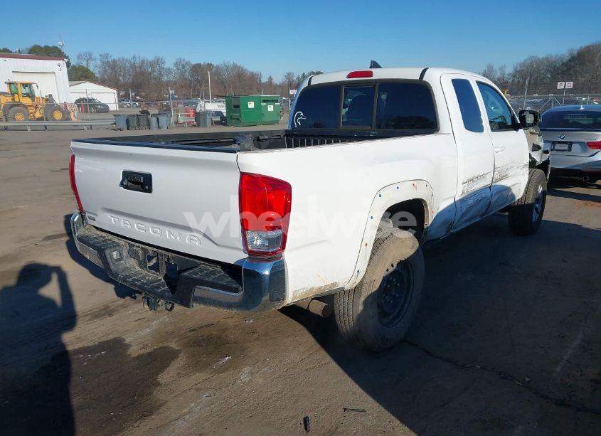 Photo 4 of 2016 Toyota Tacoma SR5 V6 (VIN 5TFSZ5AN2GX023965)