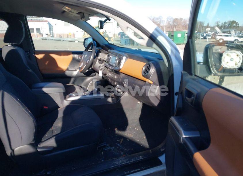 Photo 5 of 2016 Toyota Tacoma SR5 V6 (VIN 5TFSZ5AN2GX023965)