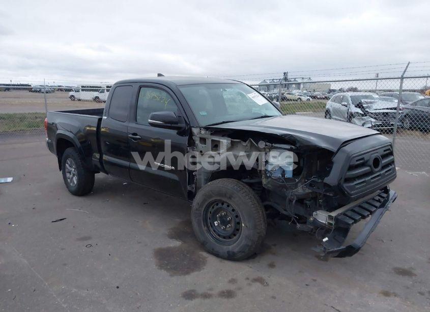 2017 Toyota Tacoma SR5 V6 (VIN 5TFSZ5AN3HX067670) main photo