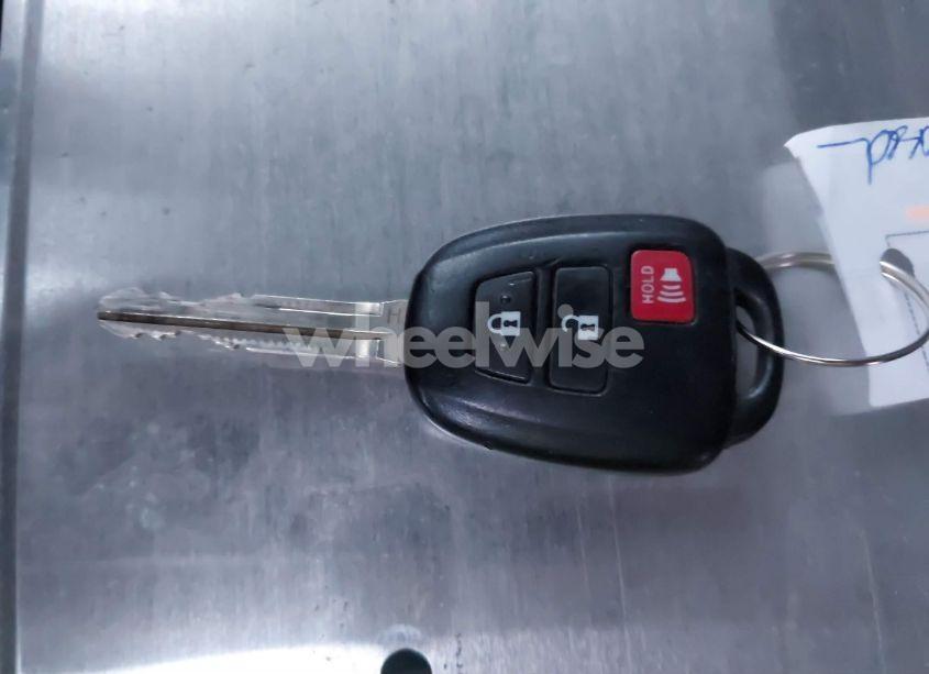 Photo 11 of 2017 Toyota Tacoma SR5 V6 (VIN 5TFSZ5AN3HX067670)