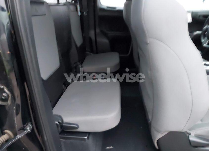 Photo 8 of 2017 Toyota Tacoma SR5 V6 (VIN 5TFSZ5AN3HX067670)