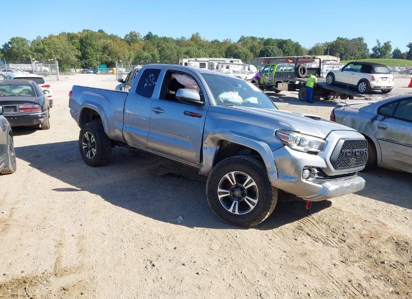 2018 Toyota Tacoma TRD SPORT (VIN 5TFSZ5AN5JX133903) main photo