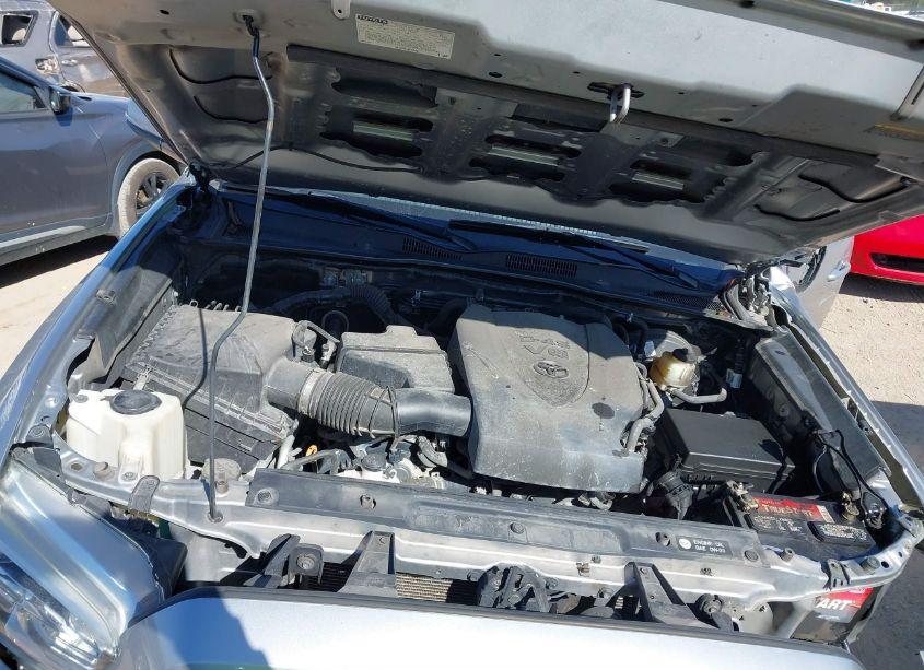 Photo 10 of 2018 Toyota Tacoma TRD SPORT (VIN 5TFSZ5AN5JX133903)