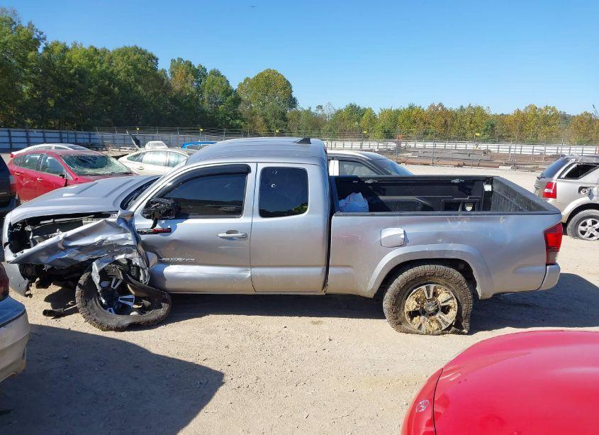 Photo 14 of 2018 Toyota Tacoma TRD SPORT (VIN 5TFSZ5AN5JX133903)