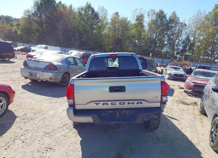 Photo 16 of 2018 Toyota Tacoma TRD SPORT (VIN 5TFSZ5AN5JX133903)