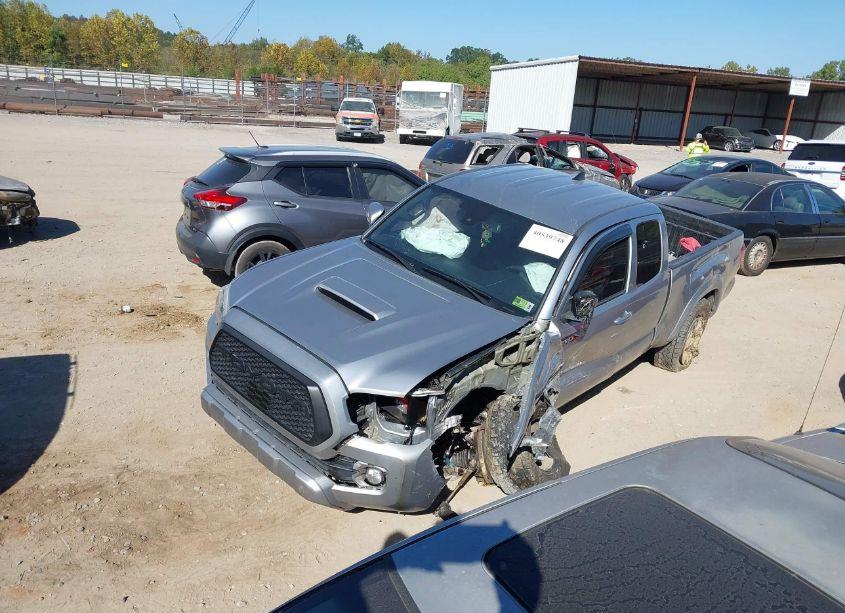 Photo 2 of 2018 Toyota Tacoma TRD SPORT (VIN 5TFSZ5AN5JX133903)