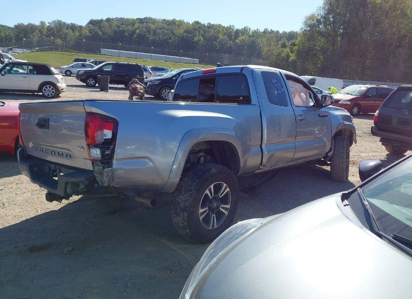 Photo 4 of 2018 Toyota Tacoma TRD SPORT (VIN 5TFSZ5AN5JX133903)