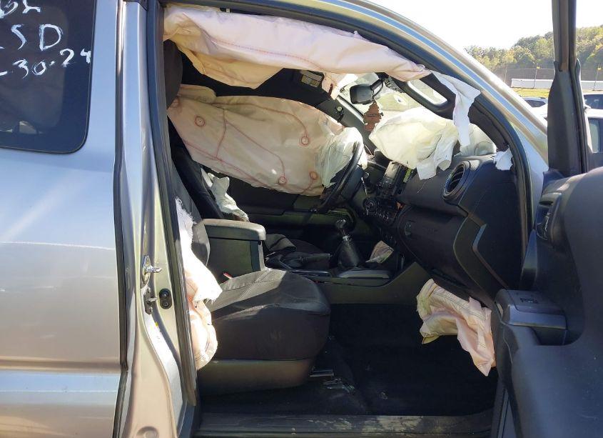 Photo 5 of 2018 Toyota Tacoma TRD SPORT (VIN 5TFSZ5AN5JX133903)