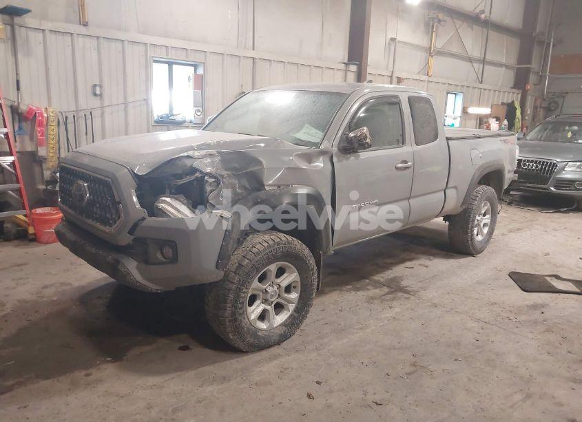 Photo 2 of 2019 Toyota Tacoma TRD OFF ROAD (VIN 5TFSZ5AN5KX175795)