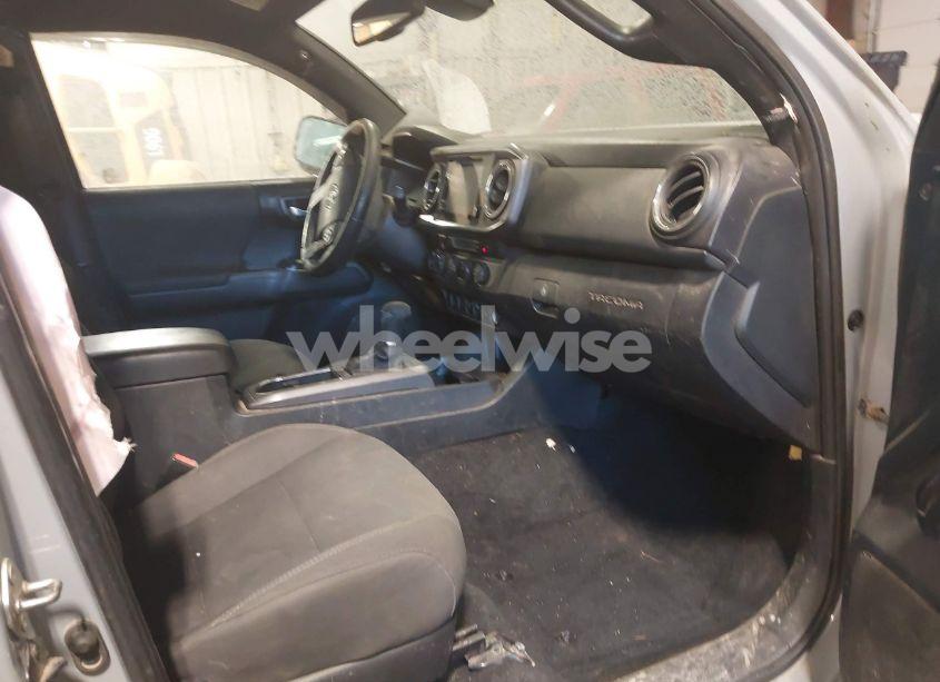 Photo 5 of 2019 Toyota Tacoma TRD OFF ROAD (VIN 5TFSZ5AN5KX175795)