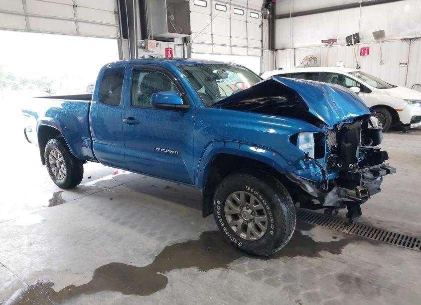 2016 Toyota Tacoma SR5 V6 (VIN 5TFSZ5AN6GX023113) main photo