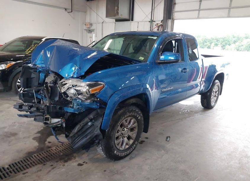 Photo 2 of 2016 Toyota Tacoma SR5 V6 (VIN 5TFSZ5AN6GX023113)