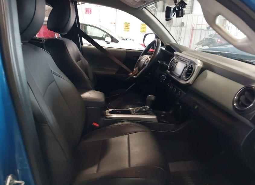 Photo 5 of 2016 Toyota Tacoma SR5 V6 (VIN 5TFSZ5AN6GX023113)