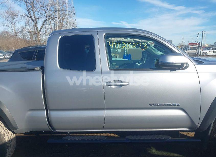 Photo 14 of 2017 Toyota Tacoma TRD OFF ROAD (VIN 5TFSZ5AN6HX120880)