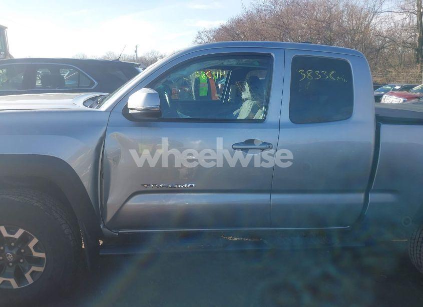 Photo 15 of 2017 Toyota Tacoma TRD OFF ROAD (VIN 5TFSZ5AN6HX120880)