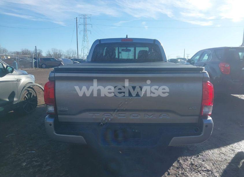 Photo 17 of 2017 Toyota Tacoma TRD OFF ROAD (VIN 5TFSZ5AN6HX120880)