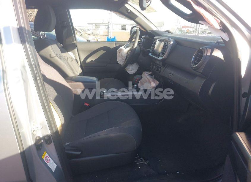 Photo 5 of 2017 Toyota Tacoma TRD OFF ROAD (VIN 5TFSZ5AN6HX120880)