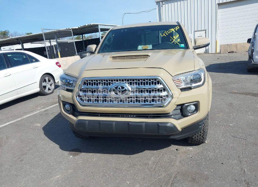 Photo 12 of 2017 Toyota Tacoma TRD SPORT (VIN 5TFSZ5AN7HX056929)