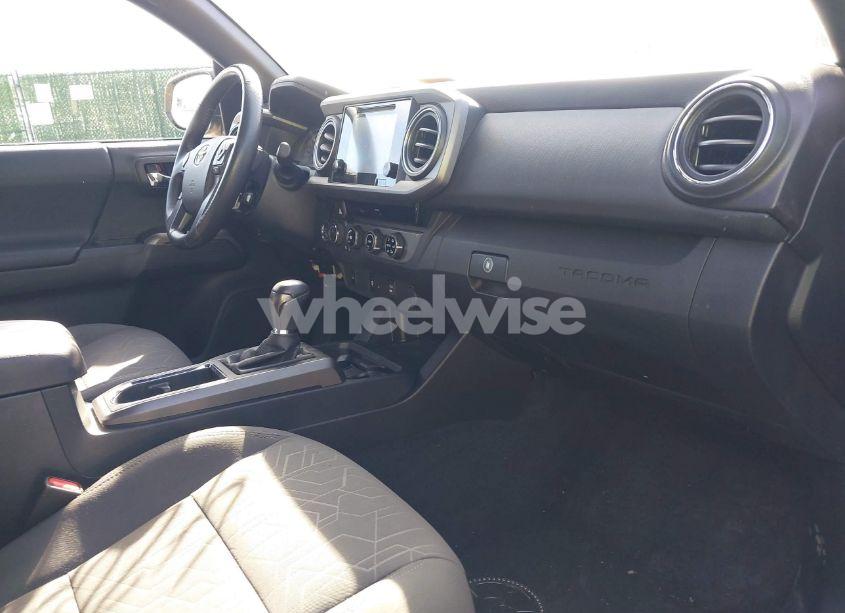 Photo 5 of 2017 Toyota Tacoma TRD SPORT (VIN 5TFSZ5AN7HX056929)