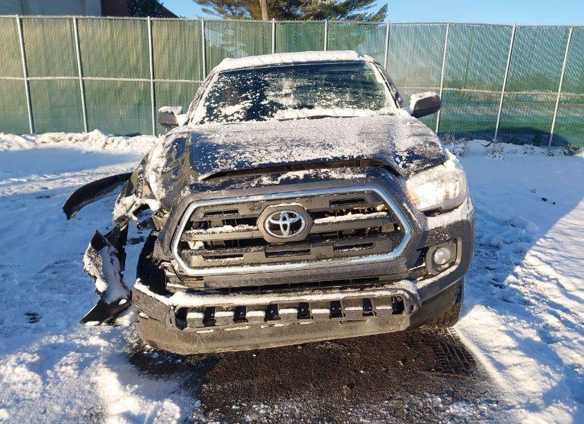 Photo 12 of 2017 Toyota Tacoma SR5 V6 (VIN 5TFSZ5AN7HX098064)