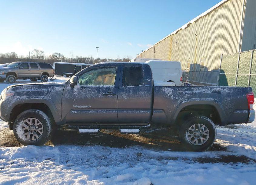 Photo 14 of 2017 Toyota Tacoma SR5 V6 (VIN 5TFSZ5AN7HX098064)