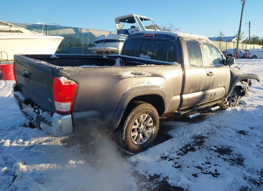 Photo 4 of 2017 Toyota Tacoma SR5 V6 (VIN 5TFSZ5AN7HX098064)