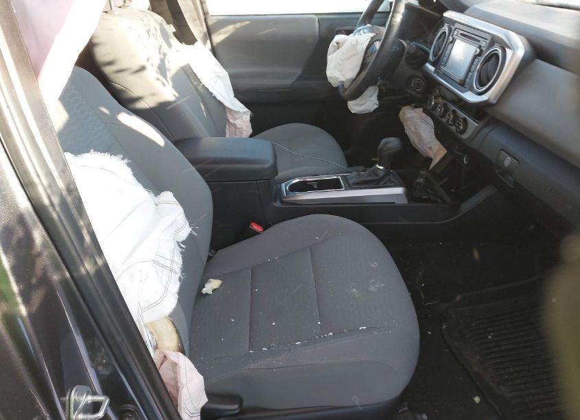 Photo 5 of 2017 Toyota Tacoma SR5 V6 (VIN 5TFSZ5AN7HX098064)